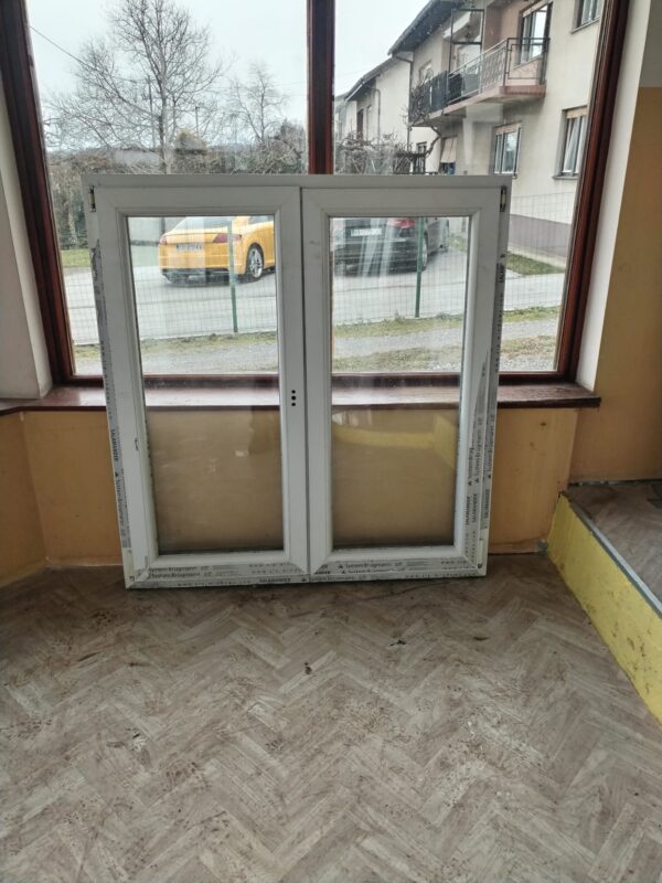 PVC PROZOR – 131 x 138,5 cm – DVOKRILNI – LIJEVO OTVARANJE