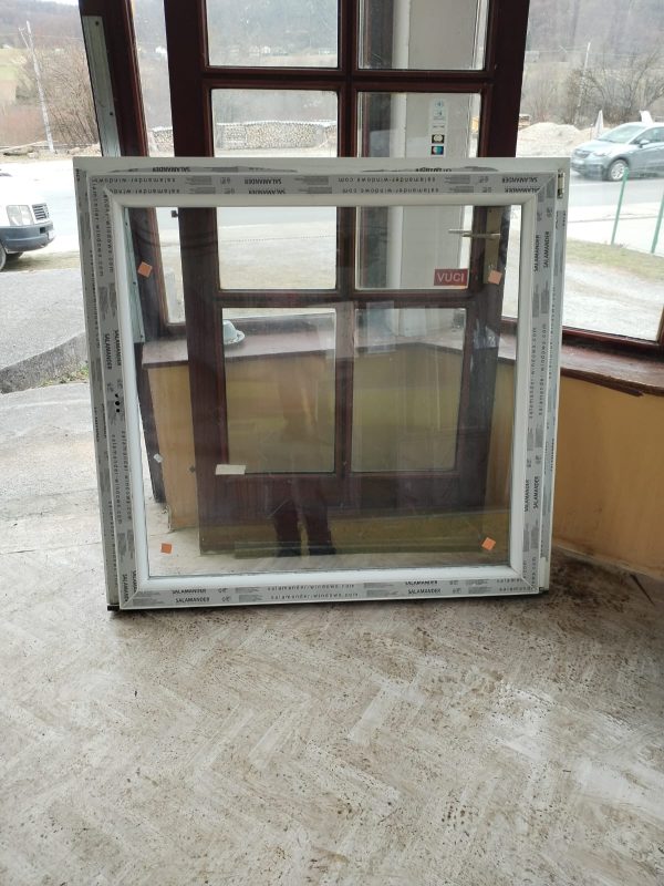 PVC PROZOR – 135 x 128 cm – JEDNOKRILNI – DESNO OTVARANJE – ALU PRAG
