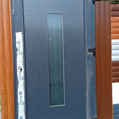 PVC ULAZNA VRATA – 109×210 cm – JEDNOKRILNA – DESNO OTVARANJE