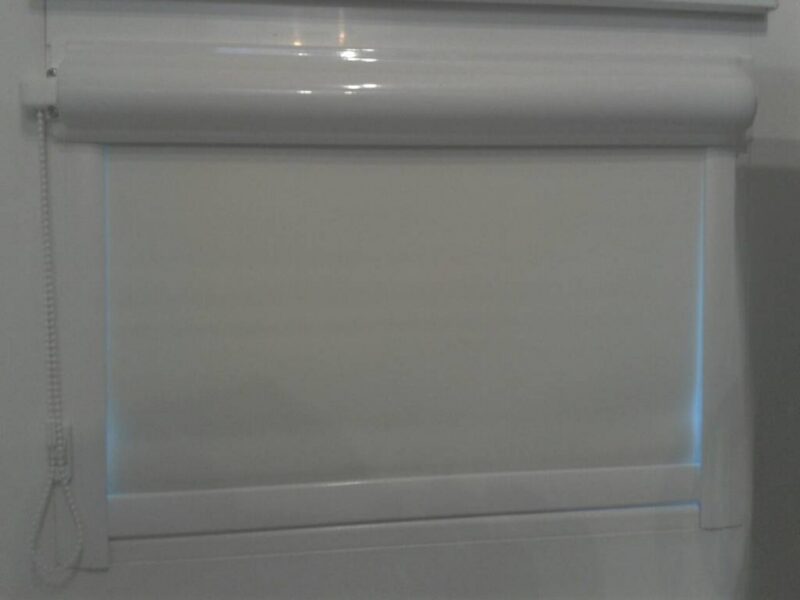 UNUTARNJA SJENILA – KAZETNI-FALC 80×80 cm