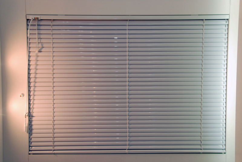 ALUMINIJSKE ŽALUZINE VENEZIANO, MODEL SUNLUX, 100×100 cm